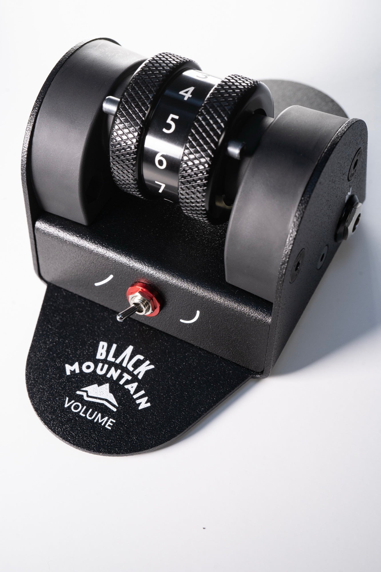 Front view of the Black Mountain Volume Pedal and Freewheel control